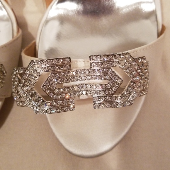 Badgley Mischka Cocktail Shoes White Satin - Picture 5 of 8